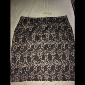 Pencil skirt (lace pattern)